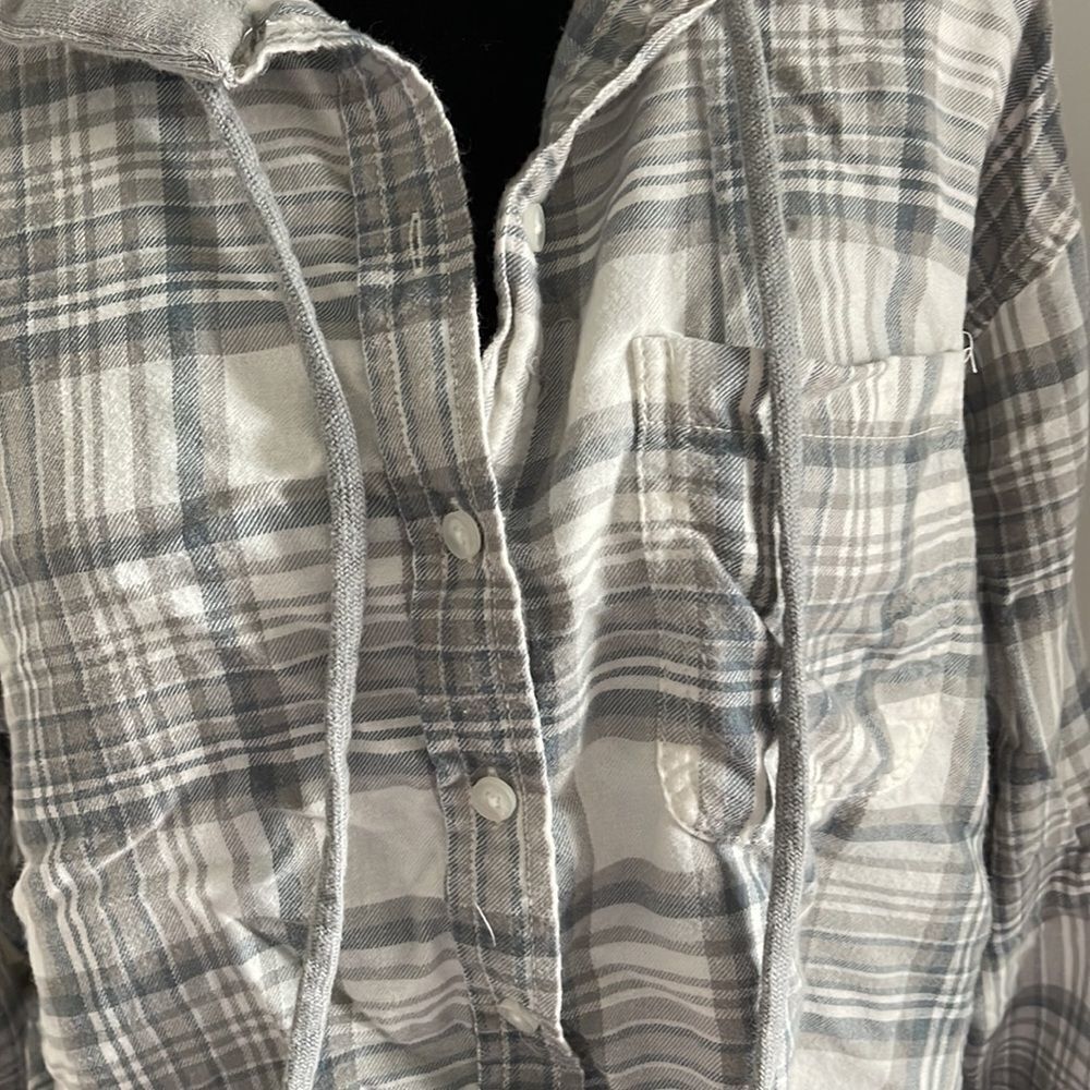 American Eagle Gray Plaid Button down crop top w/hood. Size Small - Picture 2 of 8